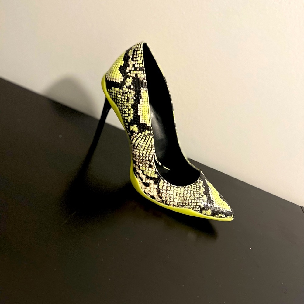 LOVIN’ SNAKE PRINT HEELS BY JESSICA SIMPSON